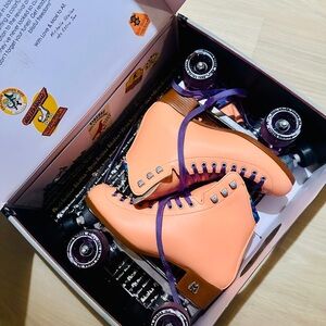 New Moxi Peach Roller Skates Size 8